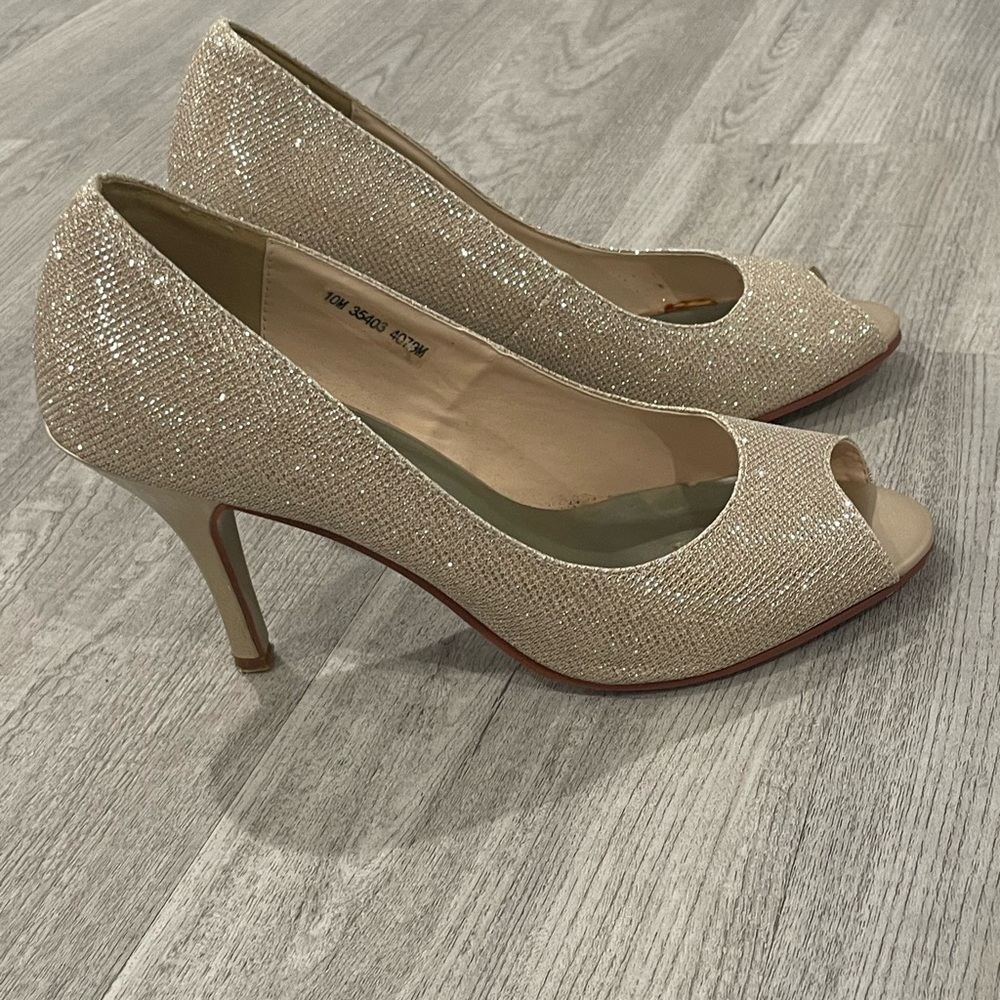 Touch Ups Women’s Size 10M Gold Glitter Heels